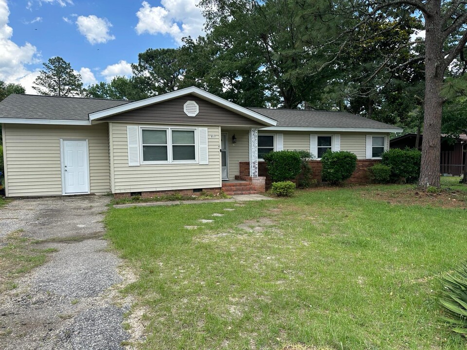 1903 Wendover Dr in Fayetteville, NC - Building Photo