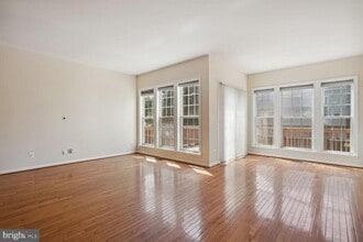 6323 Dunn Ct in Springfield, VA - Building Photo - Building Photo