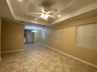 1903 W Bronze St, Unit D in Pharr, TX - Foto de edificio - Building Photo