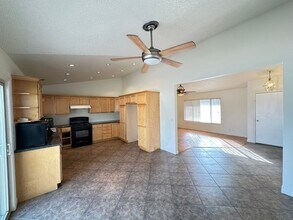 3180 S Lindell Rd in Las Vegas, NV - Building Photo - Building Photo