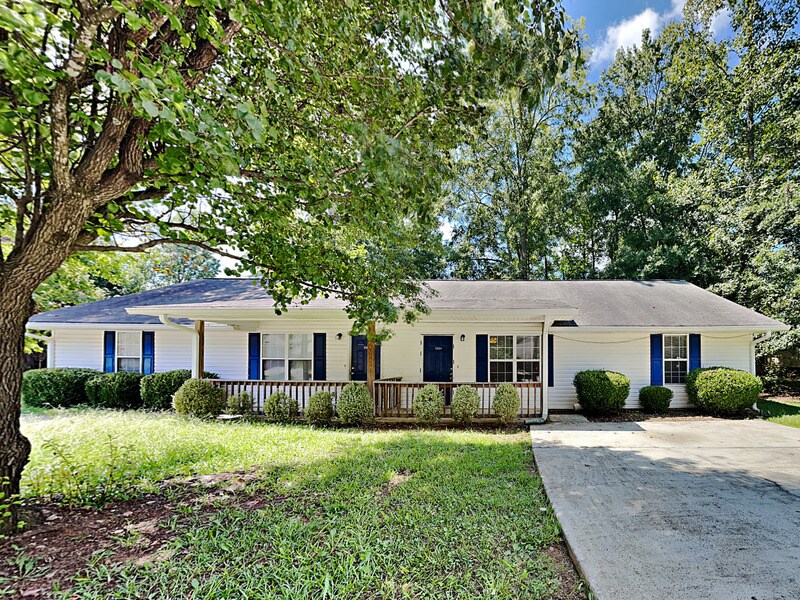 546 Baron Dr in Monroe, GA - Building Photo