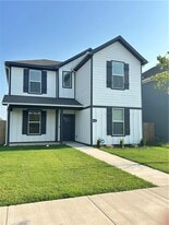 4825 W Triangle St in Fayetteville, AR - Building Photo