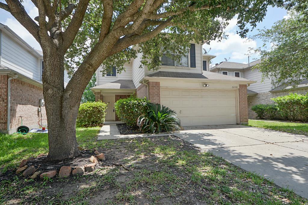 16318 N Glade Dr in Houston, TX - Building Photo