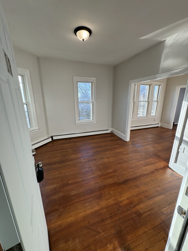 52 Cedar Street, Unit Apt 1R in Haverhill, MA - Foto de edificio - Building Photo