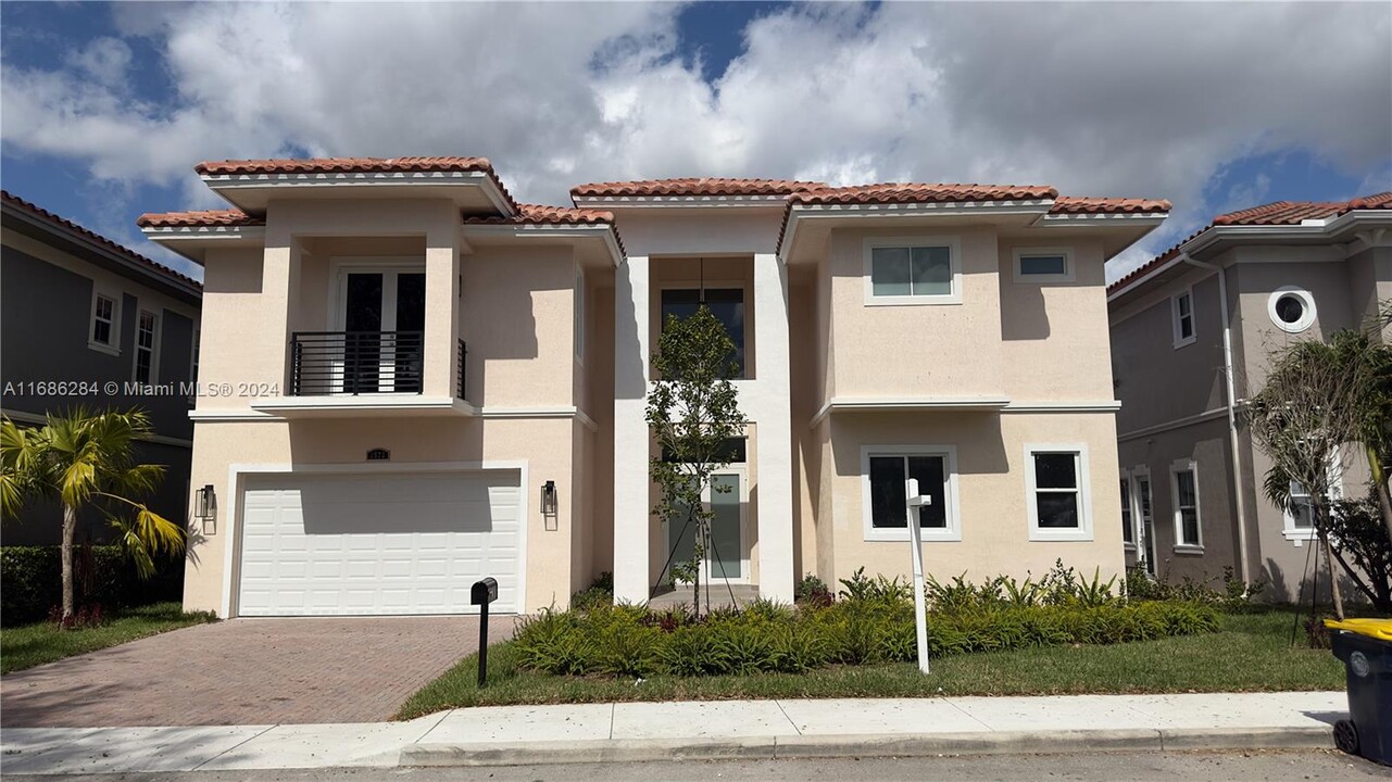 3523 Forest View Cir in Fort Lauderdale, FL - Building Photo