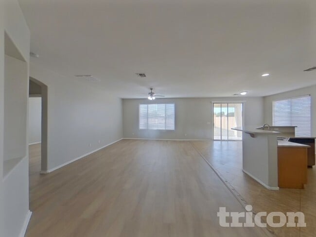 6624 S 45th Glen in Phoenix, AZ - Foto de edificio - Building Photo