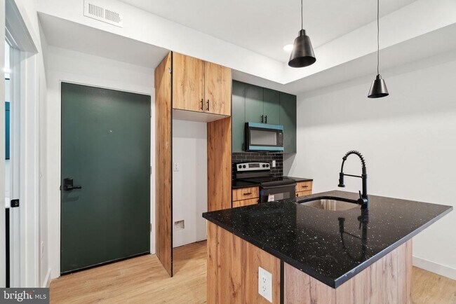 4181 Mantua Ave in Philadelphia, PA - Foto de edificio - Building Photo