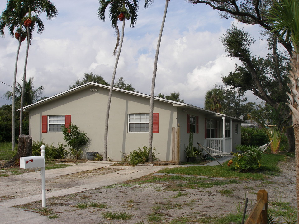 1701 SW 23rd St in Fort Lauderdale, FL - Building Photo