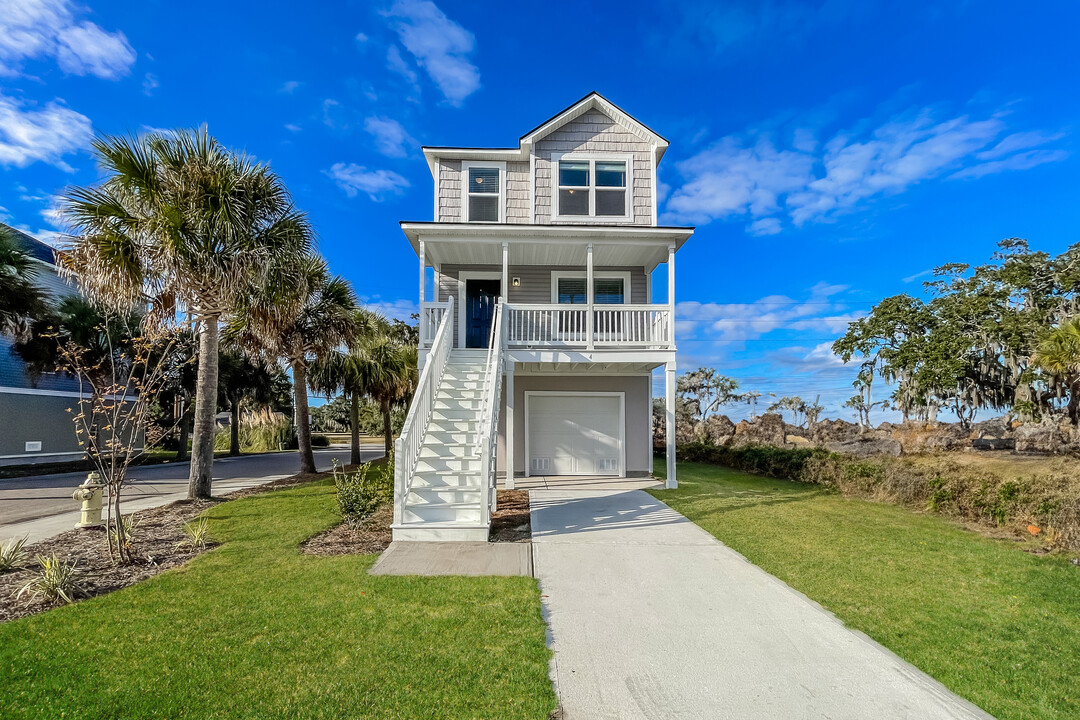 10 Bay Breeze Ln in Beaufort, SC - Building Photo