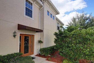 412 Barcelona Dr in St. Petersburg, FL - Building Photo - Building Photo