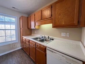 566 Crooked Creek Ct in Fayetteville, NC - Building Photo - Building Photo