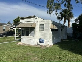 2245 New Tampa Hwy in Lakeland, FL - Building Photo