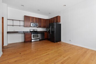 811 W Eastwood Ave, Unit 101 in Chicago, IL - Building Photo - Building Photo