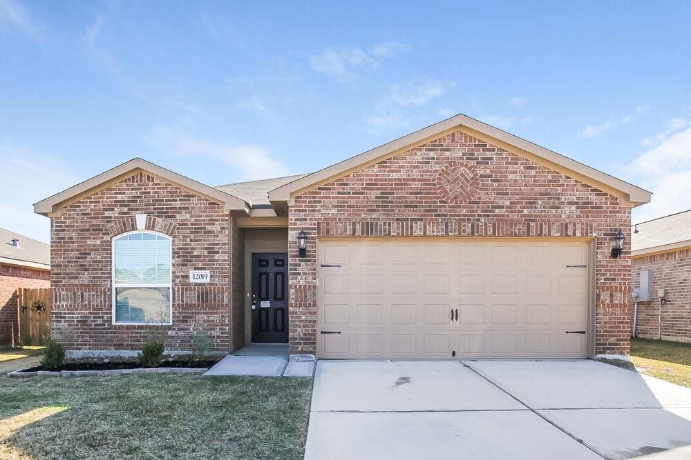 12019 Fairquarter Ln in Pinehurst, TX - Building Photo