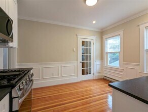 35 Trowbridge St, Unit 2 in Arlington, MA - Building Photo - Building Photo