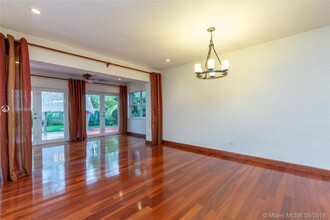1735 Bay Dr in Miami Beach, FL - Foto de edificio - Building Photo