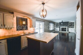 570 SE Carefree Ln in Waukee, IA - Building Photo - Building Photo