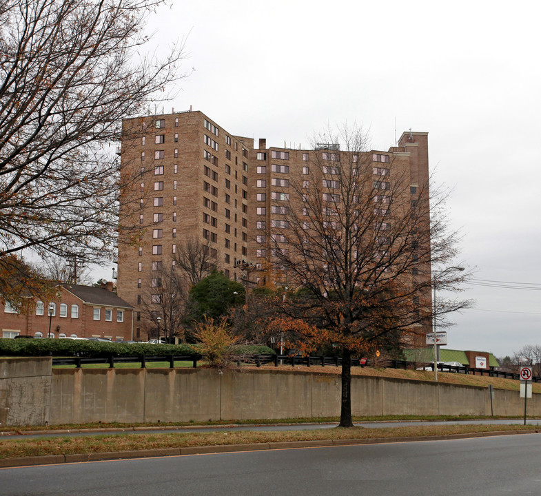 Carydale East Apartments in Alexandria, VA - Foto de edificio