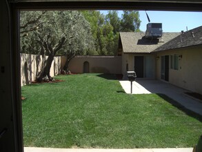 16180 Washington St in Riverside, CA - Foto de edificio - Building Photo