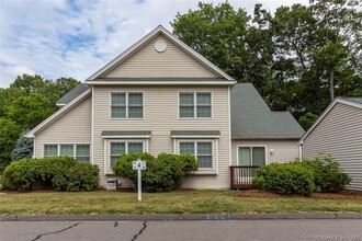 4 Reggie Way in East Windsor, CT - Building Photo - Building Photo