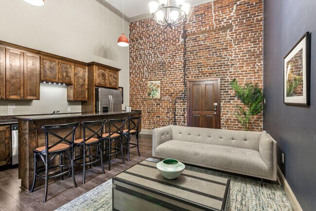 300 Baronne St in New Orleans, LA - Building Photo - Building Photo