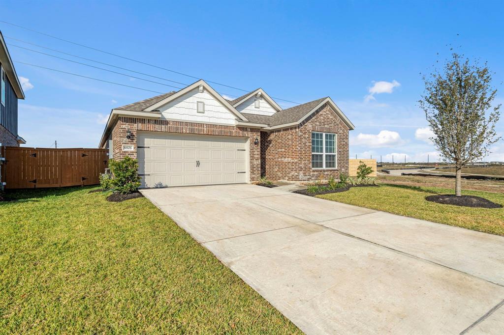 2534 Green Jasper Dr in Arcola, TX - Building Photo