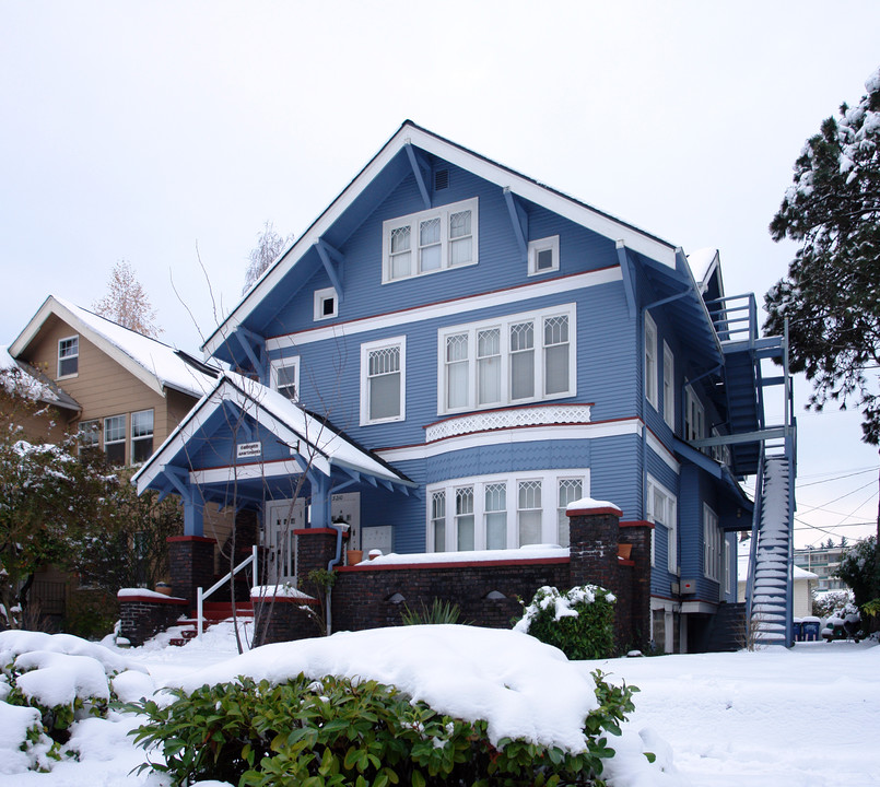 Galbraith Apartments in Seattle, WA - Building Photo