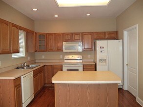 4635 Aylesbury Dr in Knoxville, TN - Foto de edificio - Building Photo