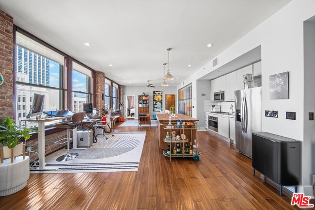 460 S Spring St in Los Angeles, CA - Building Photo - Building Photo