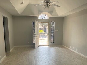 1248 N Oakmont Loop in Laredo, TX - Building Photo - Building Photo