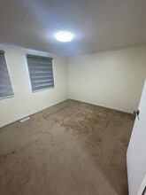 407 Keats Way in Waterloo, ON - Building Photo - Building Photo