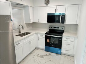 2000 Buchanan St in Hollywood, FL - Building Photo