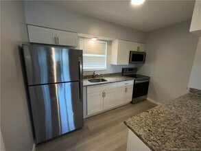 661 Hernando St in Fort Pierce, FL - Foto de edificio - Building Photo