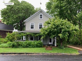 20 Elizabeth St in Sag Harbor, NY - Building Photo