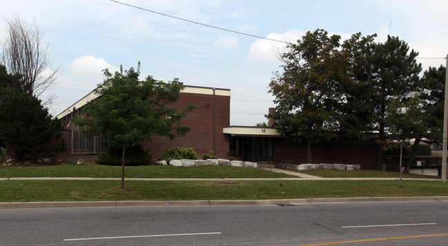 10 Bergamot Ave in Toronto, ON - Building Photo - Building Photo