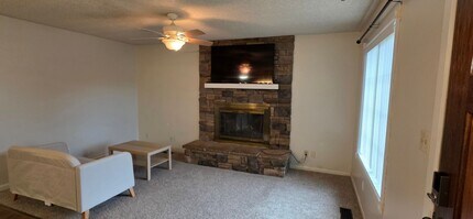 2013 Ambleside Dr in Colorado Springs, CO - Foto de edificio - Building Photo