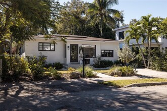 56 NE 46th St in Miami, FL - Foto de edificio - Building Photo