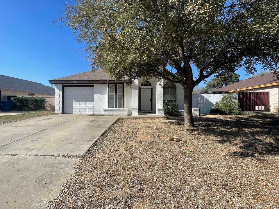 9106 Tundra Ave in Laredo, TX - Building Photo