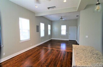 114 Oleander St in San Antonio, TX - Building Photo - Building Photo