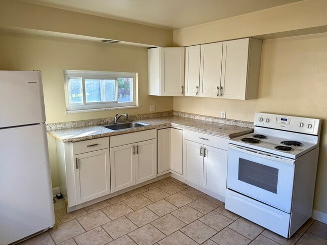 338 Russellwood Ave, Unit 2