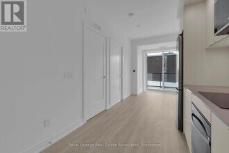 60 Central Park Roadway in Toronto, ON - Building Photo - Building Photo