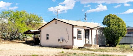 1205 S Lancaster St in Big Spring, TX - Building Photo - Building Photo