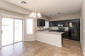 6055 W Jones Ave in Phoenix, AZ - Building Photo - Building Photo