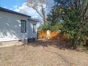 2808 Windsor Rd in Austin, TX - Building Photo - Building Photo