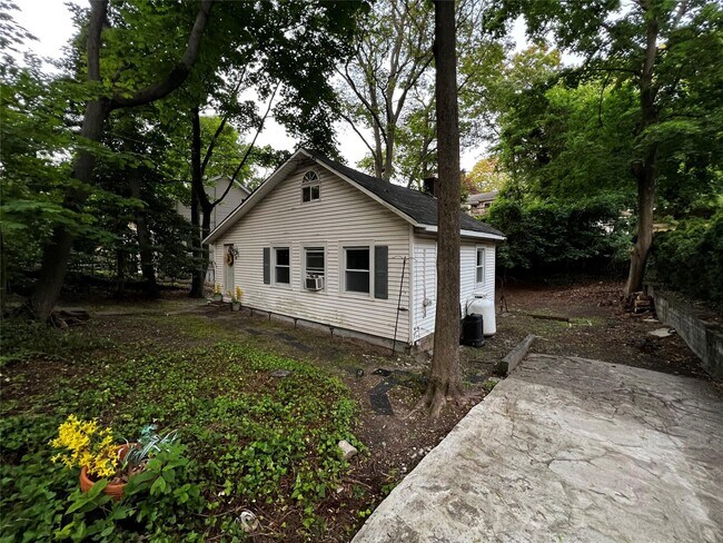 37 Rosewood Rd in Rocky Point, NY - Building Photo - Building Photo