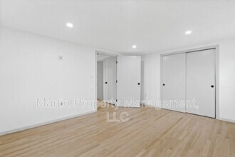 104 Mishawum Rd in Woburn, MA - Foto de edificio - Building Photo