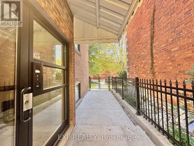 100 West Avenue S in Hamilton, ON - Building Photo - Building Photo