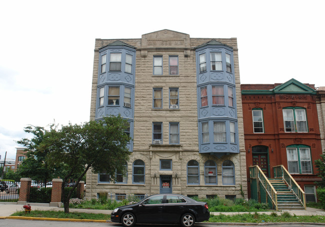 221-225 S Racine Ave in Chicago, IL - Foto de edificio - Building Photo