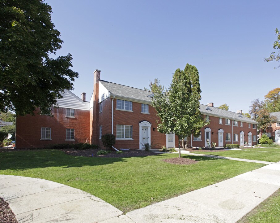 Colonial Court Terraces Photo