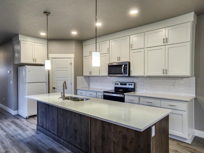 property at 406 S 11th St